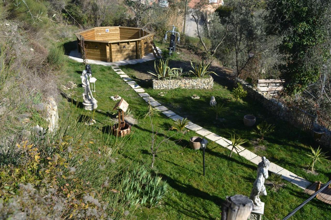 Le Griffon Medieval Peille Extérieur photo